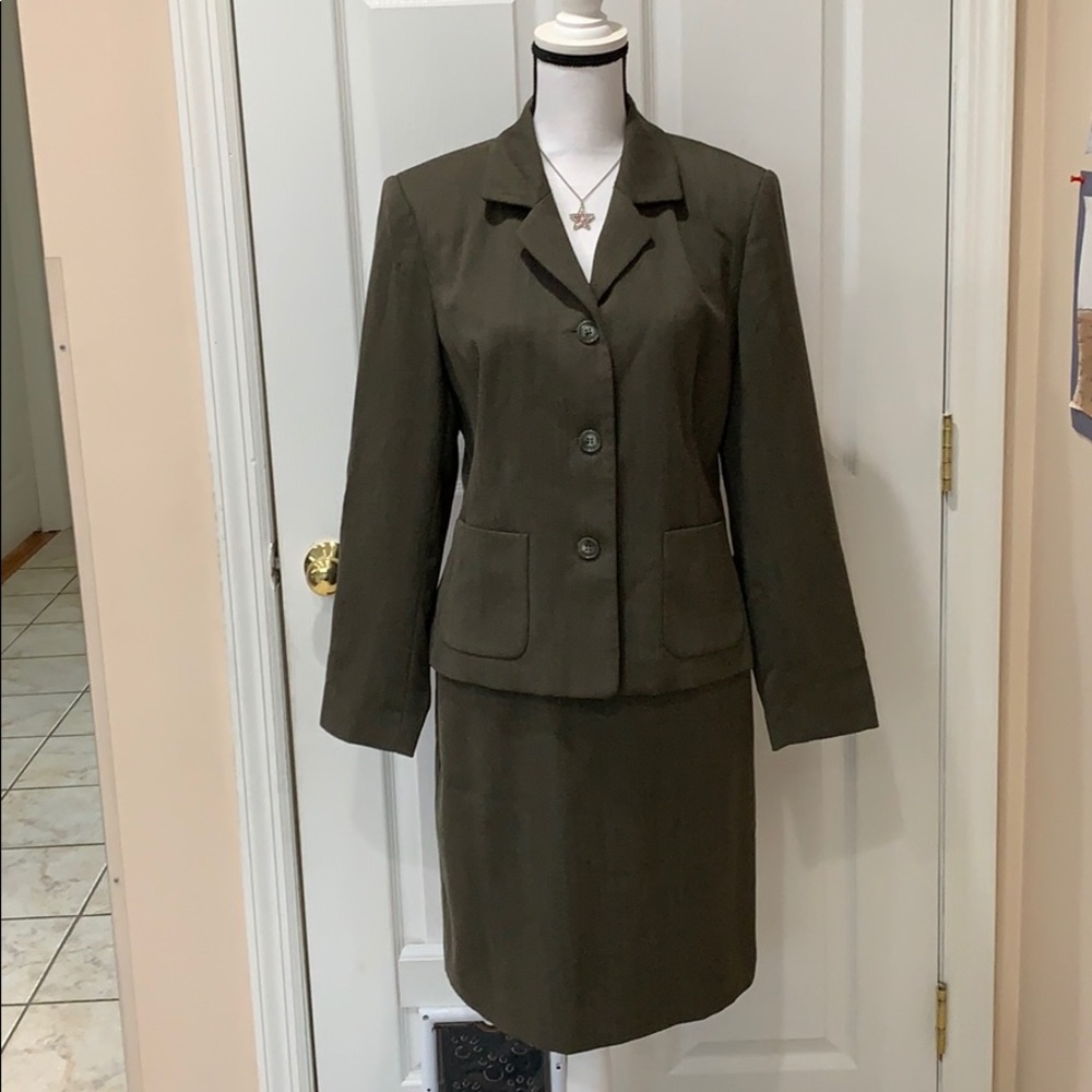 CLEARANCE Talbots olive green skirt suit size 10